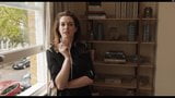 Anne Hathaway - ''Bloqueada'' snapshot 4