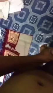 Seks gay: pria yang bugar brengsek dari penisnya, sperma menyebar ...