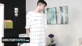 Гнусный доктор извлекает сперму из симпатичного мальчика в кампусе в научных целях - DoctorTapes snapshot 9