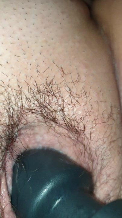 La chatte bien juteuse de ma femme vibre