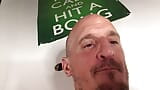 Ex-militair ontspande zich op webcam met zijn enorme pik en hete kont snapshot 10