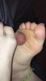 Geneckt und in die Sohlen gemolken, Footjob snapshot 14