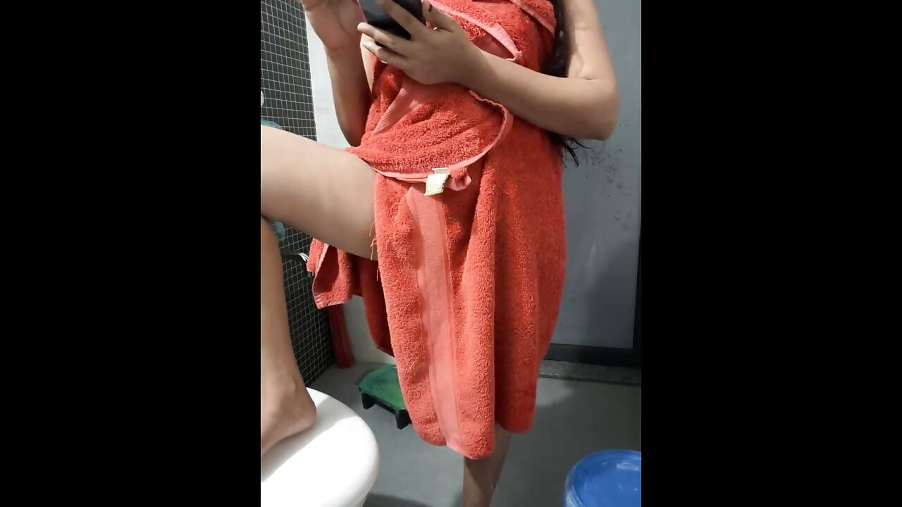 Wife Show Her Ass Hole in Bathroom.