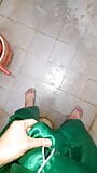 クロスドレッサーが光沢のあるサテンのパジャマ姿で自慰行為とザーメン snapshot 4