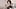 Cycata japońska nastolatka bawi się swoją cipką, aż tryska