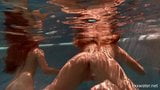 ओला ओग्लेबिना और स्टेफनी मून - पूल में सेक्सी नग्न लड़कियों snapshot 14