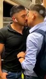 Kissing on CDMX subway snapshot 4