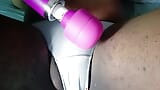 Met behulp van vibrator op pik in slipje snapshot 9