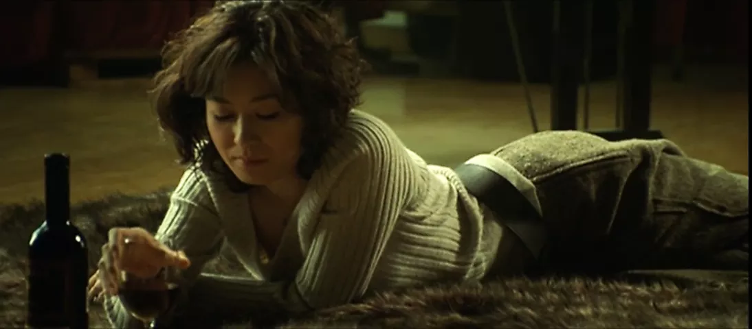 Со-рі Мун оголена в дружині хорошого адвоката (2003)