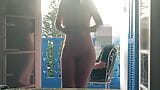 Mulher casada faz sexo escondido com amigo do marido. snapshot 1