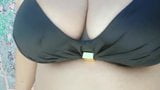 Gros nichons sur la plage, seins nus sexy snapshot 1