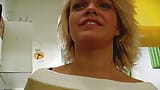 Hermosa rubia alemana follada por dos pollones snapshot 1