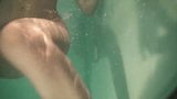 Света Смешная с маленькими сиськами и киской под водой snapshot 2