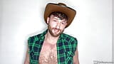 Menpov - harige cowboy-hunk berijdt een harde pik op Halloween snapshot 1