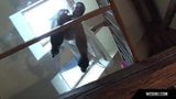 Wendy star tetona adolescente se masturba en el piso de vidrio snapshot 1