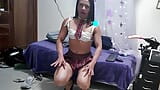 colegiala madura hace un show bailando moctrando su cuerpo tonificando y luego se masturba rico snapshot 13