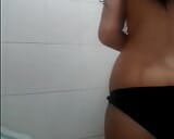 Femme marocaine faisant l'amour dans la salle de bain snapshot 1