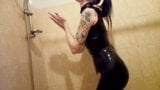 Dominatrix Nika no chuveiro snapshot 14