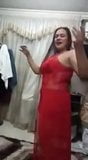 लाल अधोवस्त्र के साथ घर में मिस्र नृत्य से अरब पत्नी snapshot 9