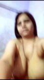 Pakistanische MILF Bhabhi nimmt nacktes Selfie für Freund snapshot 4