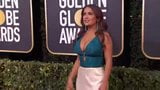 Salma hayek - globos de oro 2020 03 snapshot 3