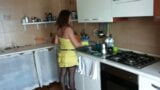 Coppia dalla cucina alla camera da letto snapshot 1