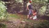 Une femme soumise s'entraîne dans la forêt snapshot 18