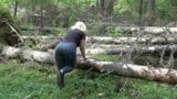 Un astuto forestal se folló a un turista en el bosque snapshot 1