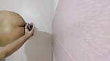 Kåt Sissy slampa försöker enorm dildo mot badrumsväggen och stönar i extas! snapshot 5