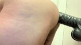 Behaarte ssbbw pisst und fickt riesigen Dildo snapshot 5