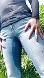 Beim Spazieren gehen in die Jeans gepisst snapshot 9