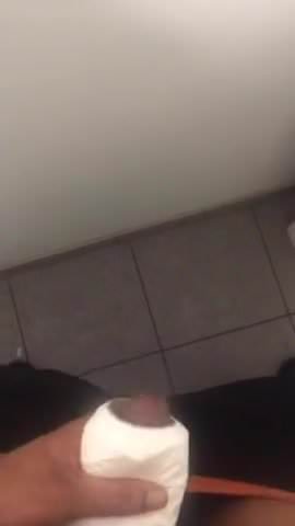 Excitée au travail, skype
