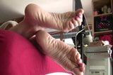 Big Scrunched Soles In Your Face! snapshot 3