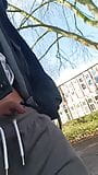 Tienerjongen loopt naakt op de universiteit snapshot 2