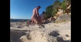 Exhib et bonne baise sur une plage naturiste snapshot 12