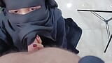 Madrastra paquistaní en hijab follada por hijastro snapshot 3