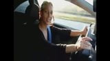 Дрочка и минет в машине во время вождения в любительском видео snapshot 6
