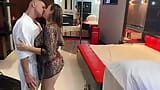 Milf caliente va a un salón de masajes exclusivo para mujeres y recibe una folada dura con mucho sexo anal snapshot 3