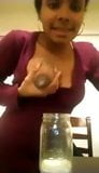 Chica de ébano ordeñando sus grandes tetas negras snapshot 13