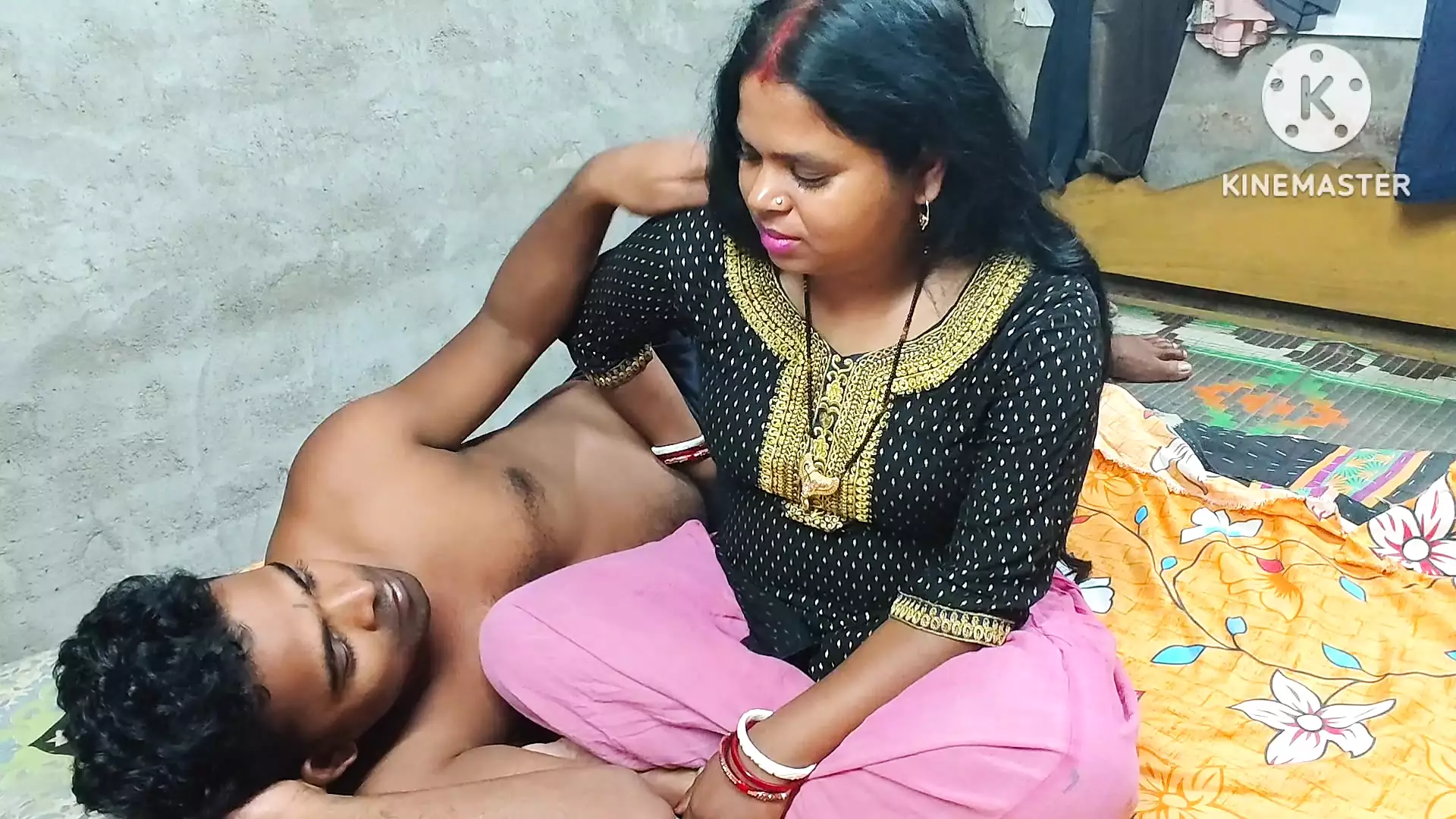 Chachi Ko Bhatija Ne nanga Karke choda.