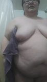 Nerdy blanke bbw in de douche snapshot 6