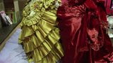 Une robe rouge et jaune suce en dessous snapshot 9