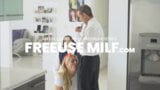 Mylf - Une MILF pulpeuse aux seins énormes soulève sa robe moulante snapshot 4