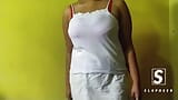 Remaja Sri Lanka menunjukkan payudaranya yang besar snapshot 3
