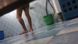 Une femme mariée sri-lankaise prend une douche par ashee snapshot 3
