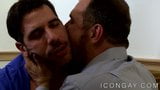 Il gay maturo Max Sargent scopa appassionatamente il fusto Tony Salerno snapshot 3