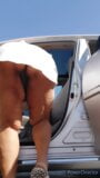 Abuela latina madura con coño peludo y clítoris grande meando fuera del lavado de autos snapshot 8