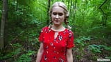 Трахнул молодую Una Fairy в лесу, когда она собирала ягоды snapshot 4