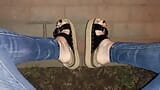 Crossdressing - platform sandalen met magere spijkerbroek snapshot 14