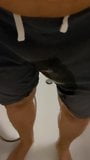 in die shorts gepisst snapshot 3